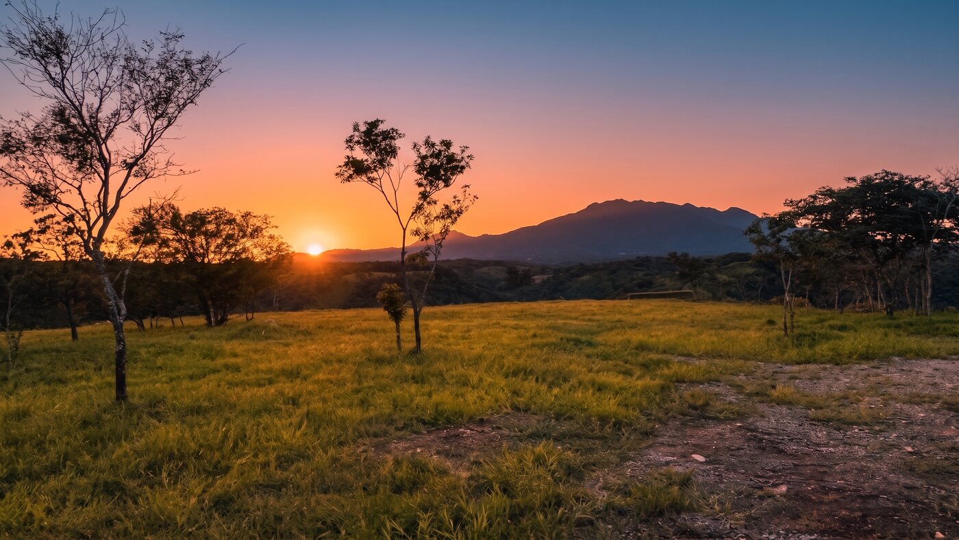 Terrenos abiertos al atardecer